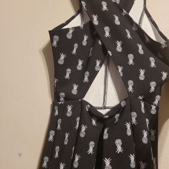 Hollister Pineapple Dress - Picture 5 of 9